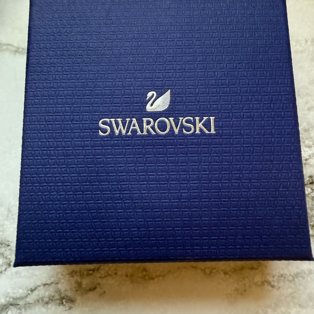 Swarovski Una Angelic Emerald Crystal Necklace NIB - Picture 7 of 8